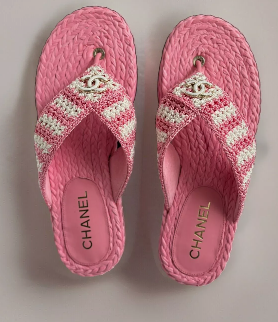 BNIB Chanel 24M Coco Neige beach Collection Pink Crochet Thong Sandal 38 NEW