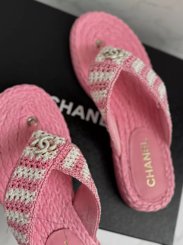 BNIB Chanel 24M Coco Neige beach Collection Pink Crochet Thong Sandal 38 NEW