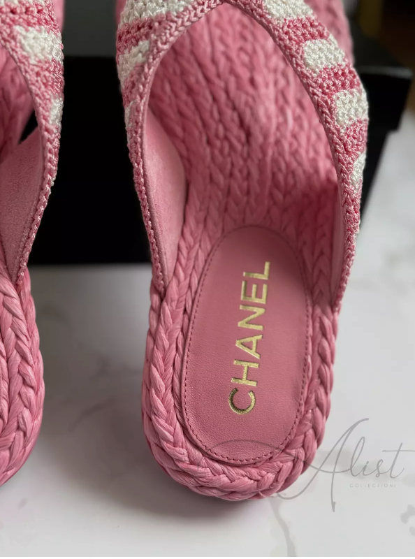 BNIB Chanel 24M Coco Neige beach Collection Pink Crochet Thong Sandal 38 NEW