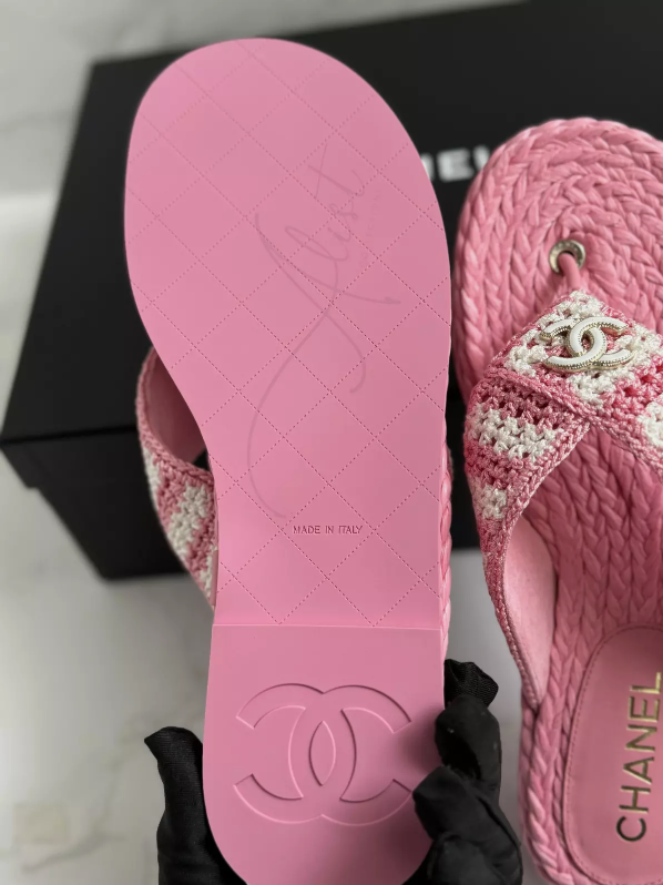 BNIB Chanel 24M Coco Neige beach Collection Pink Crochet Thong Sandal 38 NEW