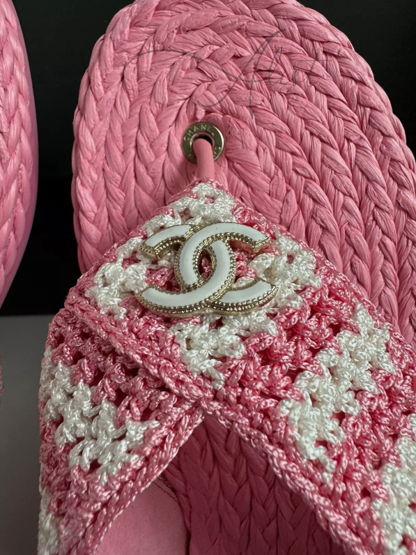 BNIB Chanel 24M Coco Neige beach Collection Pink Crochet Thong Sandal 38 NEW