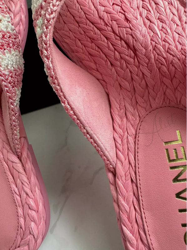 BNIB Chanel 24M Coco Neige beach Collection Pink Crochet Thong Sandal 38 NEW