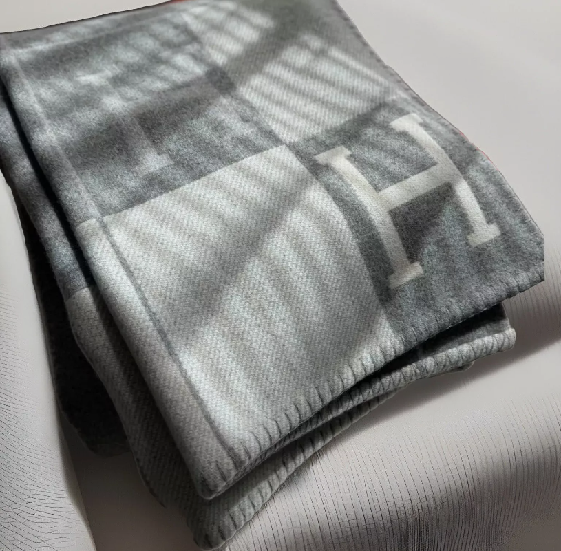 BNIB Hermes Avalon III throw blanket Écru / Gris Clair