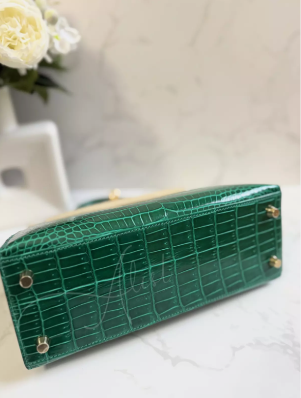 Hermes Kelly 25 Vert Emeraude Shiny Porosus Gold HW New Condition Complete Rec