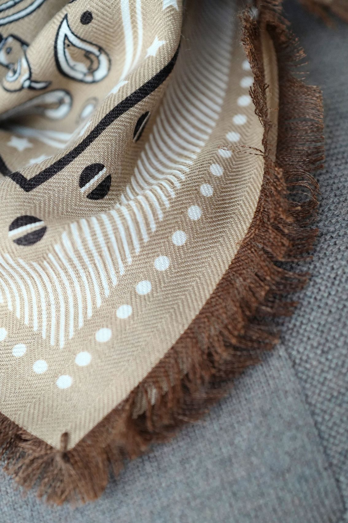 Hermès Scarf Neo Brandebourgs Bandana Frange Kraft Blanc Cashmere Silk 65