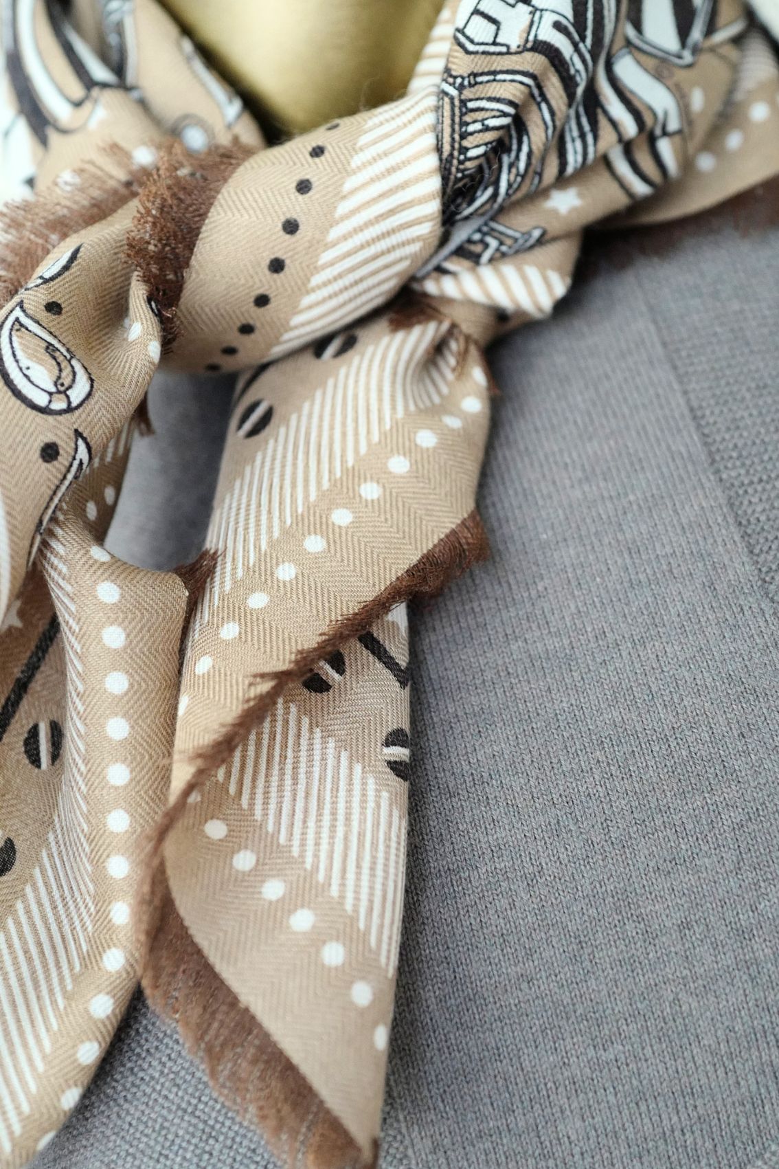 Hermès Scarf Neo Brandebourgs Bandana Frange Kraft Blanc Cashmere Silk 65