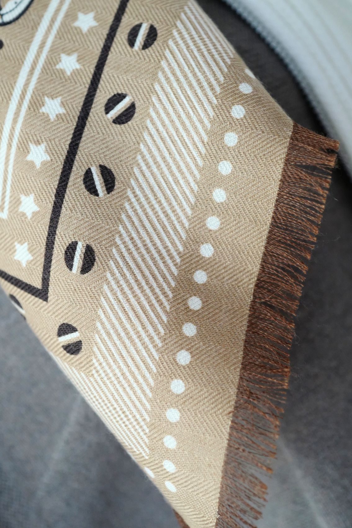 Hermès Scarf Neo Brandebourgs Bandana Frange Kraft Blanc Cashmere Silk 65