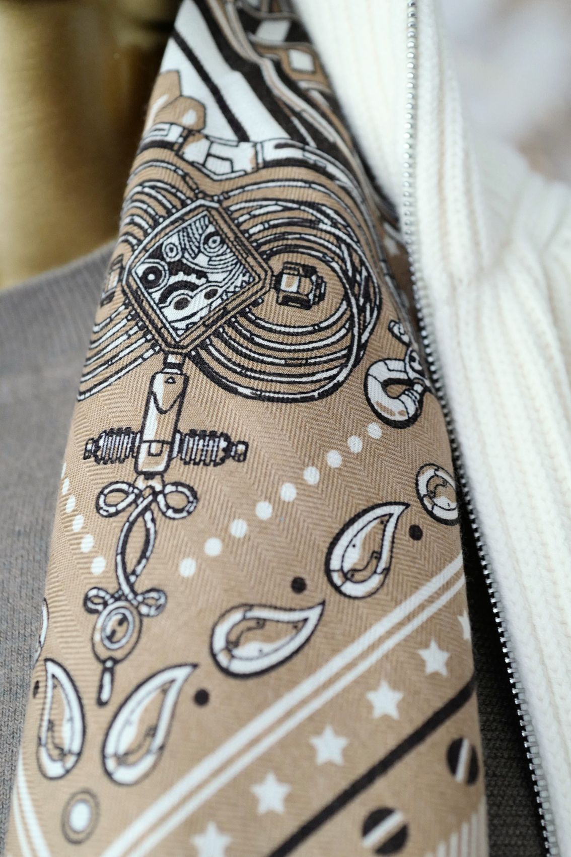 Hermès Scarf Neo Brandebourgs Bandana Frange Kraft Blanc Cashmere Silk 65