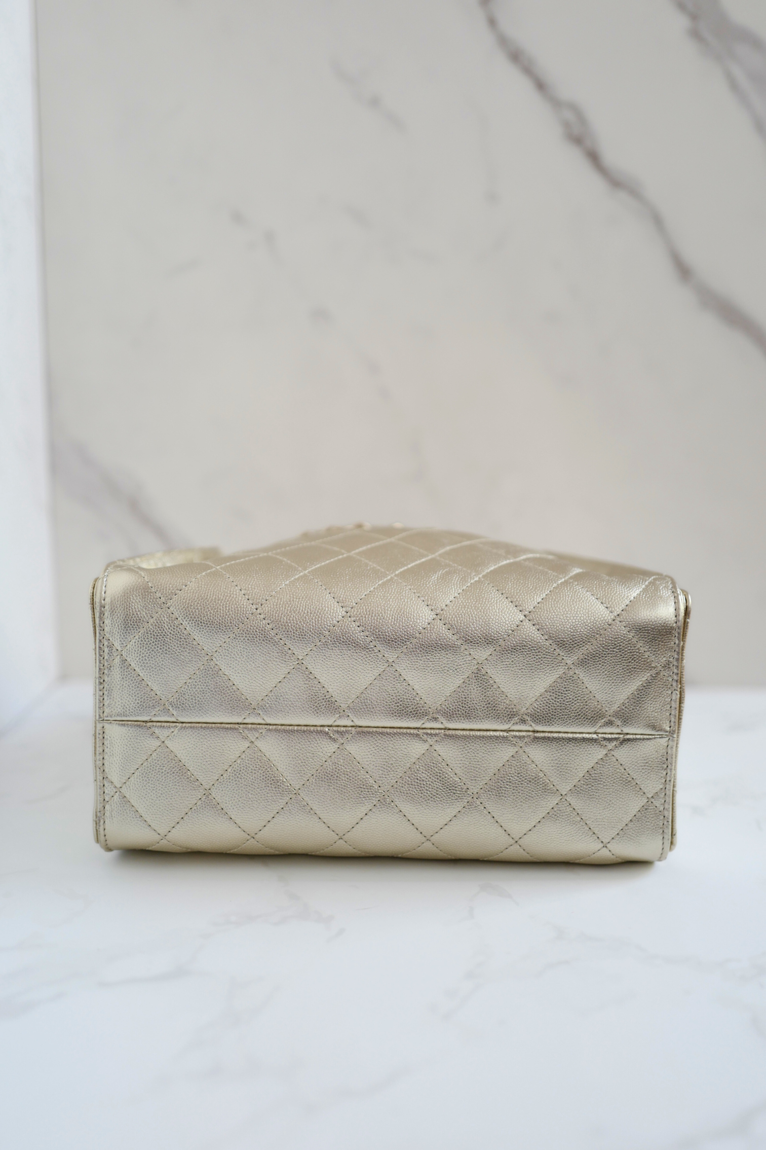 NEW Chanel 25A Small Hobo Bag Light Gold Caviar Leather LGHW