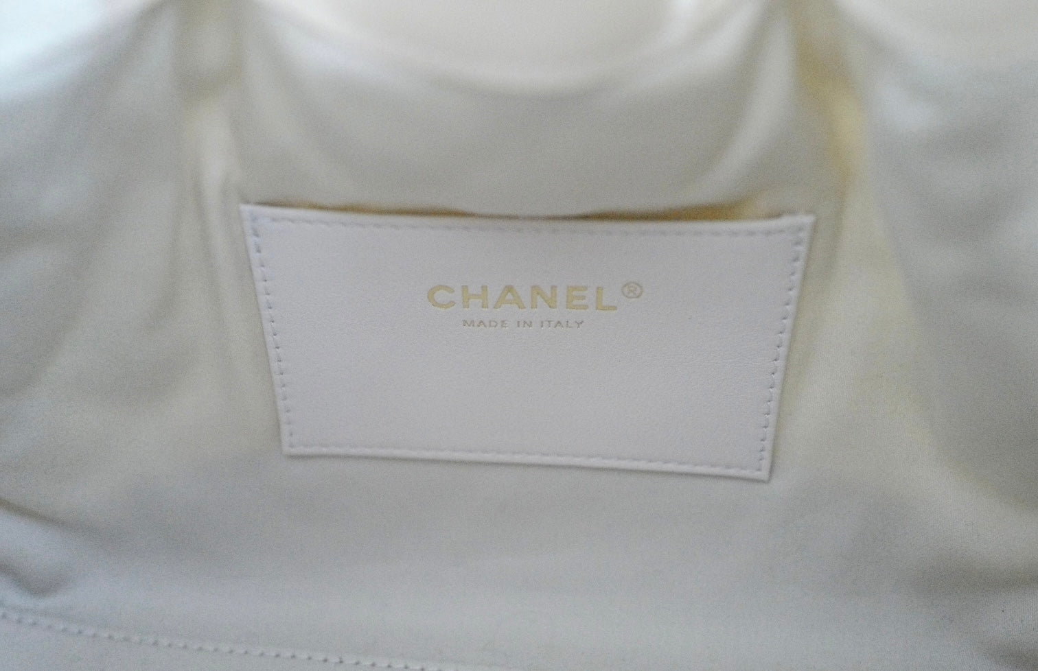 NEW Chanel 25A Small Hobo in Light Tweed with Gold Hardware