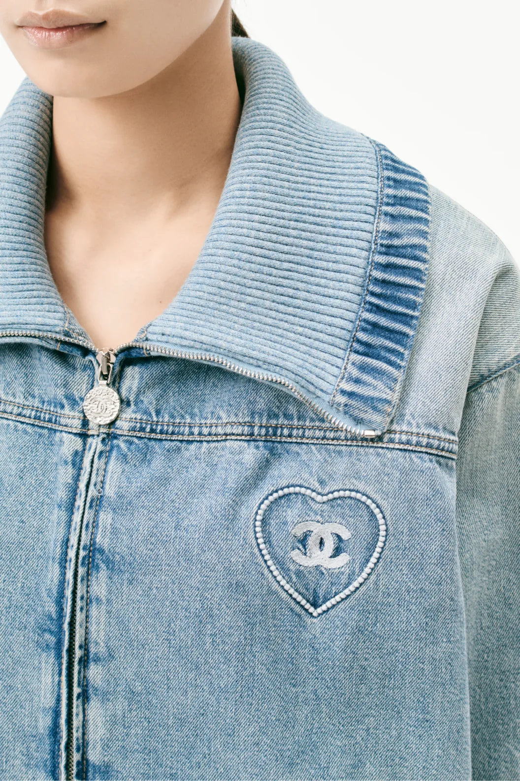 2025ココビーチ♡【CHANEL】ジャケット Chanel Coco Beach 2025 Collection Embroidered Denim Jacket