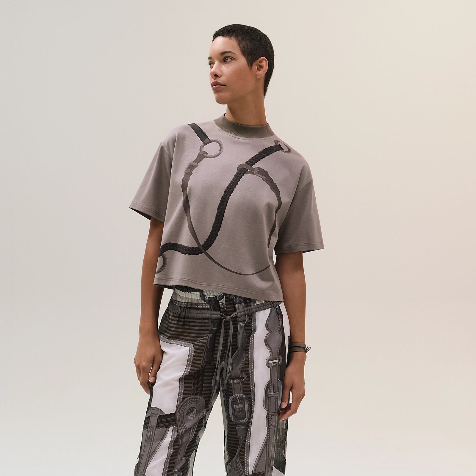 NEW Hermès "Coaching Remix" Boxy-fit T-shirt brun fumé - Size 36