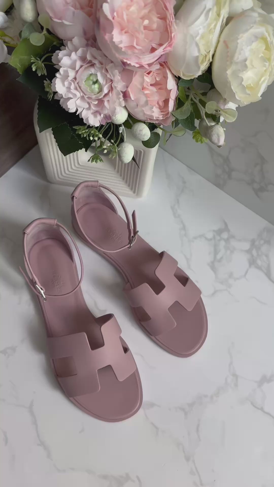 BNIB Hermes Santorini Sandal In rose cancan Size 38