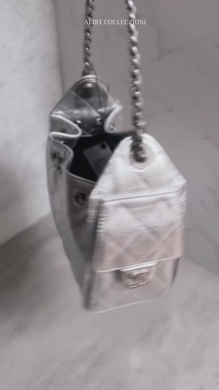 茶*様 Chanel Silver ヴィンテージバッグ BNIB Chanel 26C Mini Hobo Metallic Silver Grained Calfskin Shoulder Ba