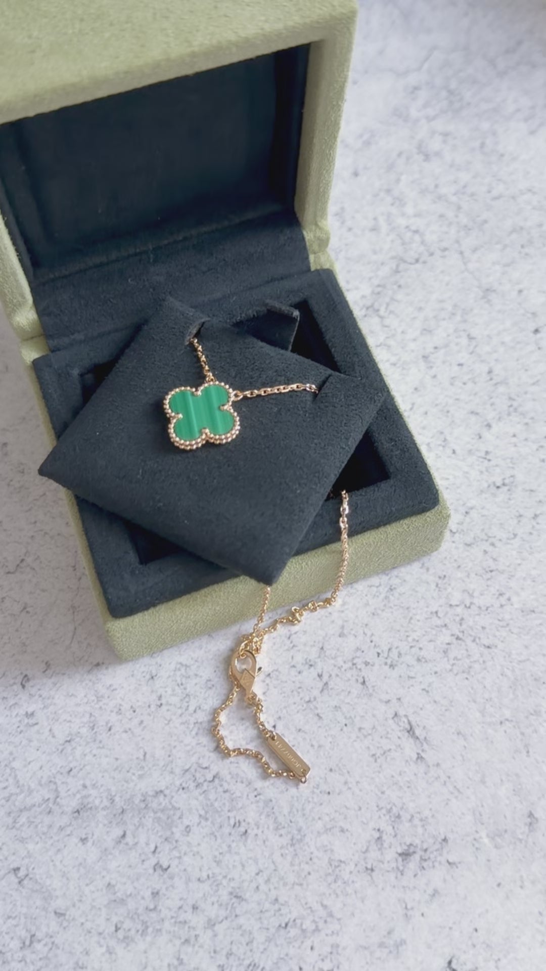 BNIB Van Cleef & Arpels Alhambra Malachite Pendant Necklace in 18K Yel