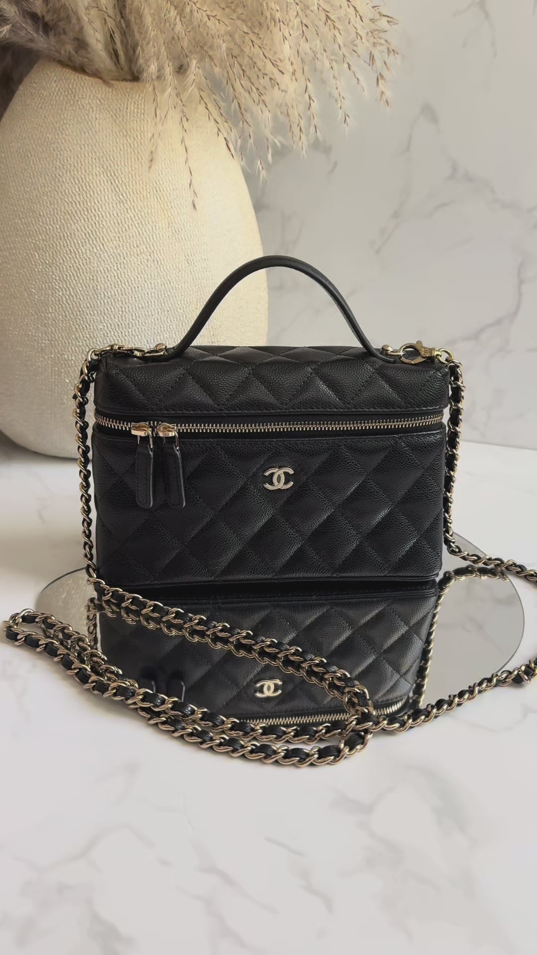 NEW Chanel Spring-Summer 2025 25P Long Chain Vanity Case L19 – Black C