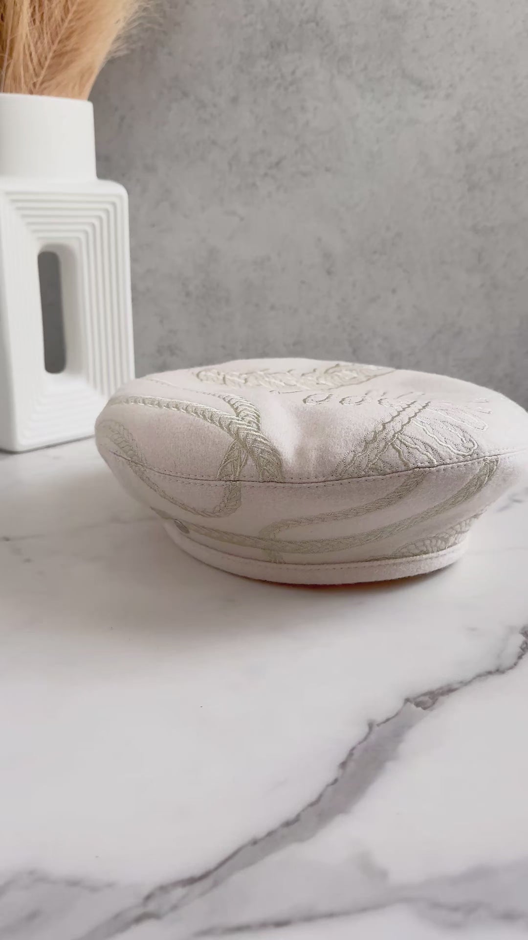 【HERMES】Saint-Honore Seashell beret Saint-Honore Seashell beret | Hermès Canada