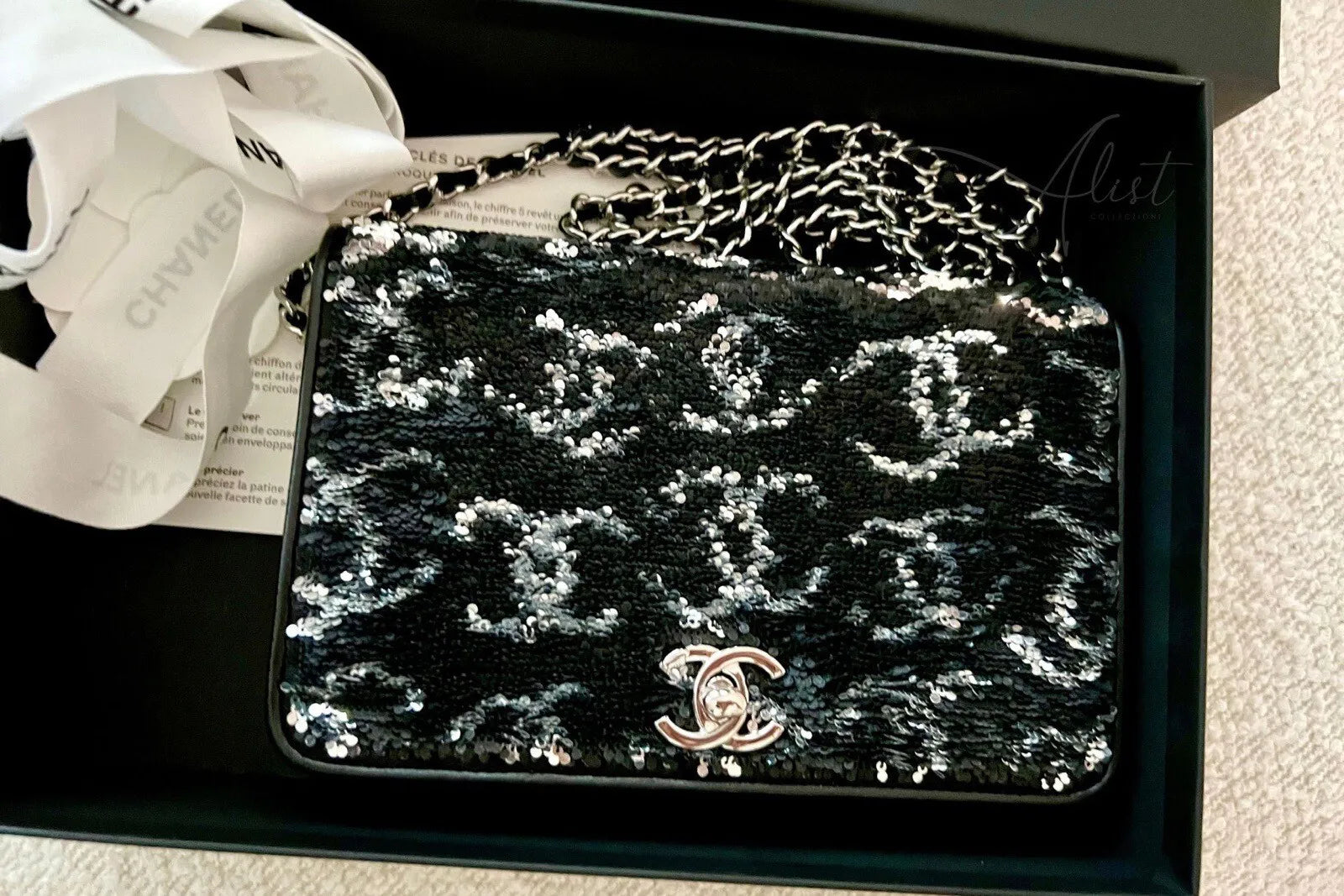 New 23K Chanel Classic Reversible Sequin CC Wallet On Chain Handbag Rare Limited