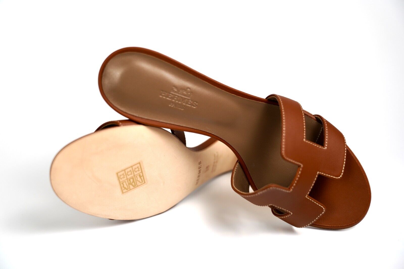 Hermes Oasis Sandal in Brown Gold Calfskin - Gold Size 38