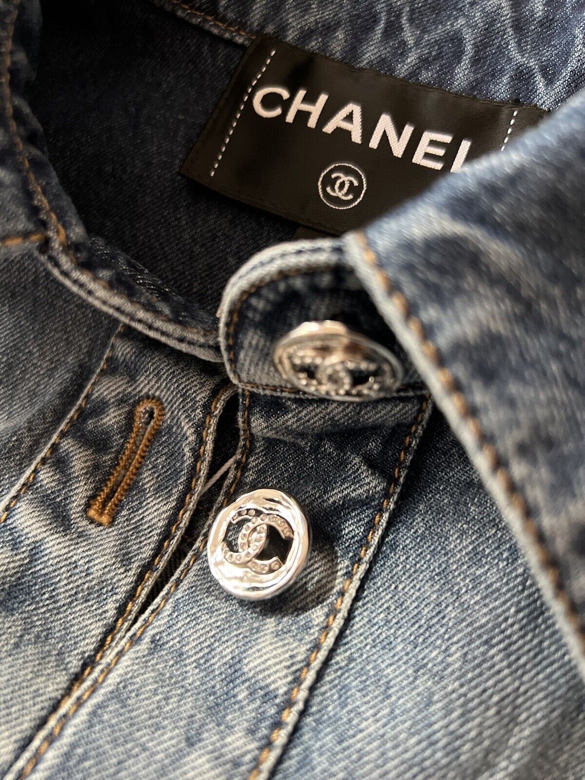 NEW Chanel 24P Blue Jeans Denim Jacket CC Logo Size 36