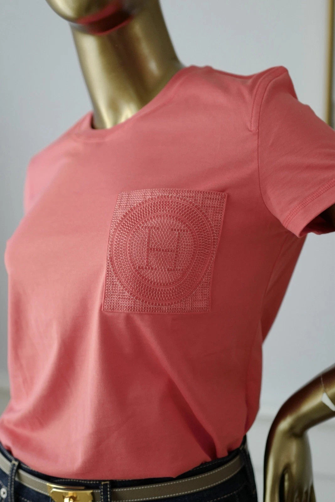 NEW Hermes Embroidered Pocket Straight T-shirt Vermillion Rose size 36