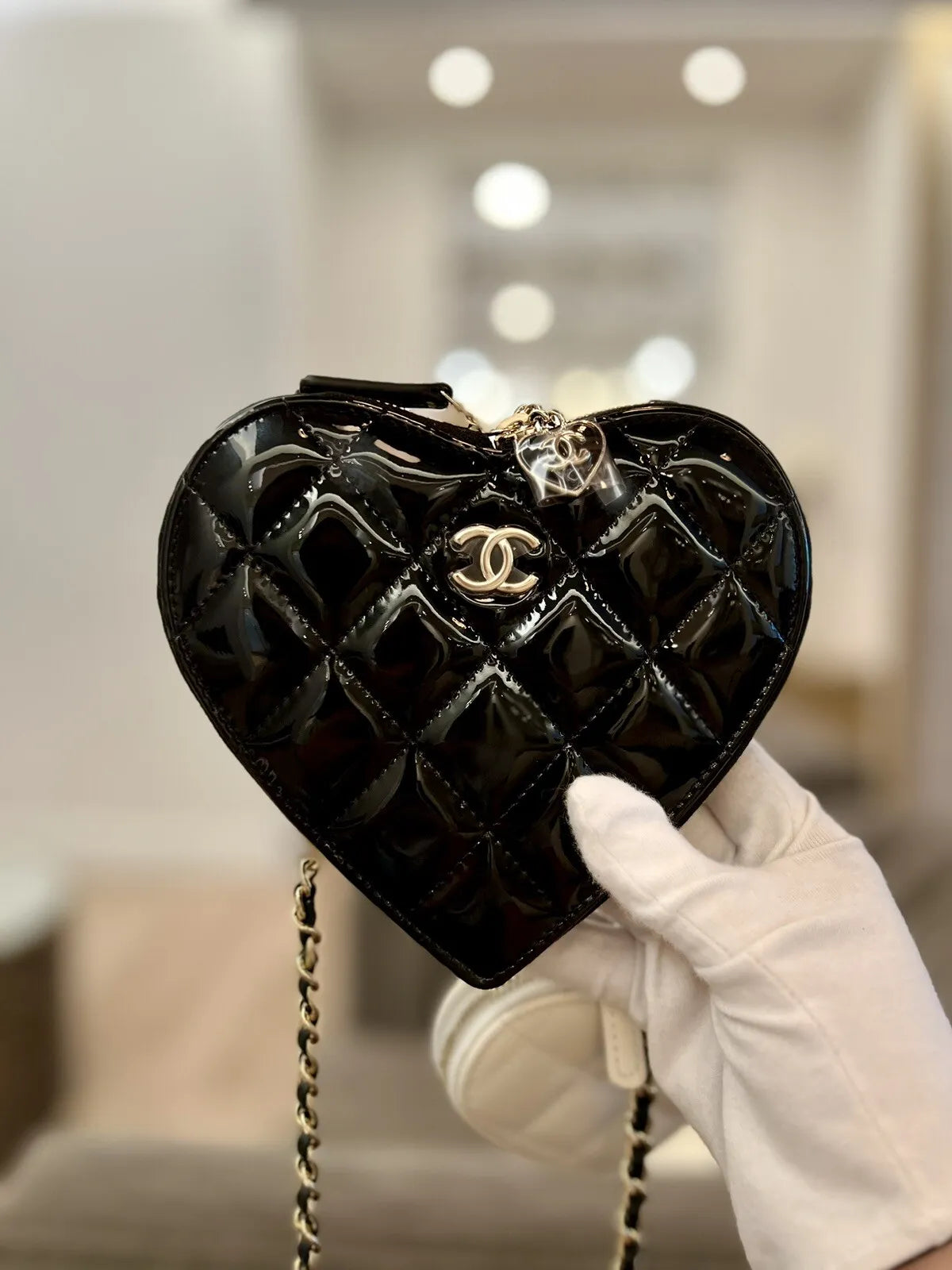 CHANEL 23P Patent Calfskin Resin Quilted CC Heart Clutch With Gold Hardware BNIB