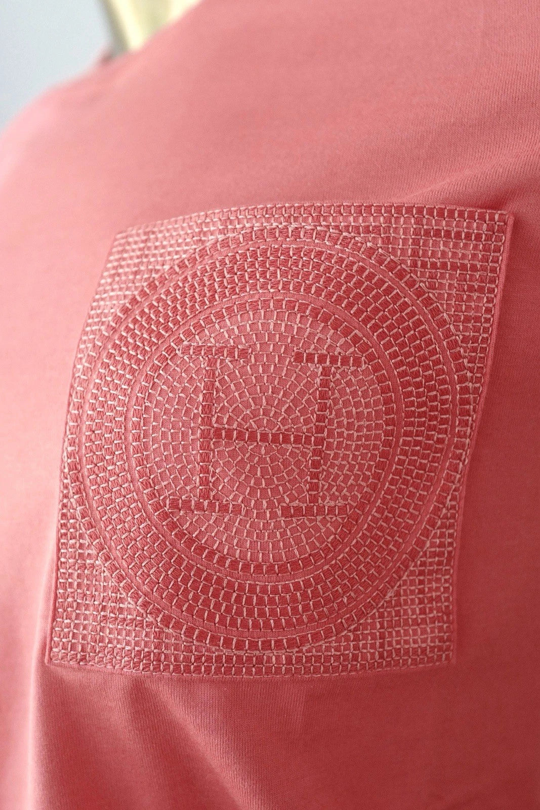 NEW Hermes Embroidered Pocket Straight T-shirt Vermillion Rose size 36