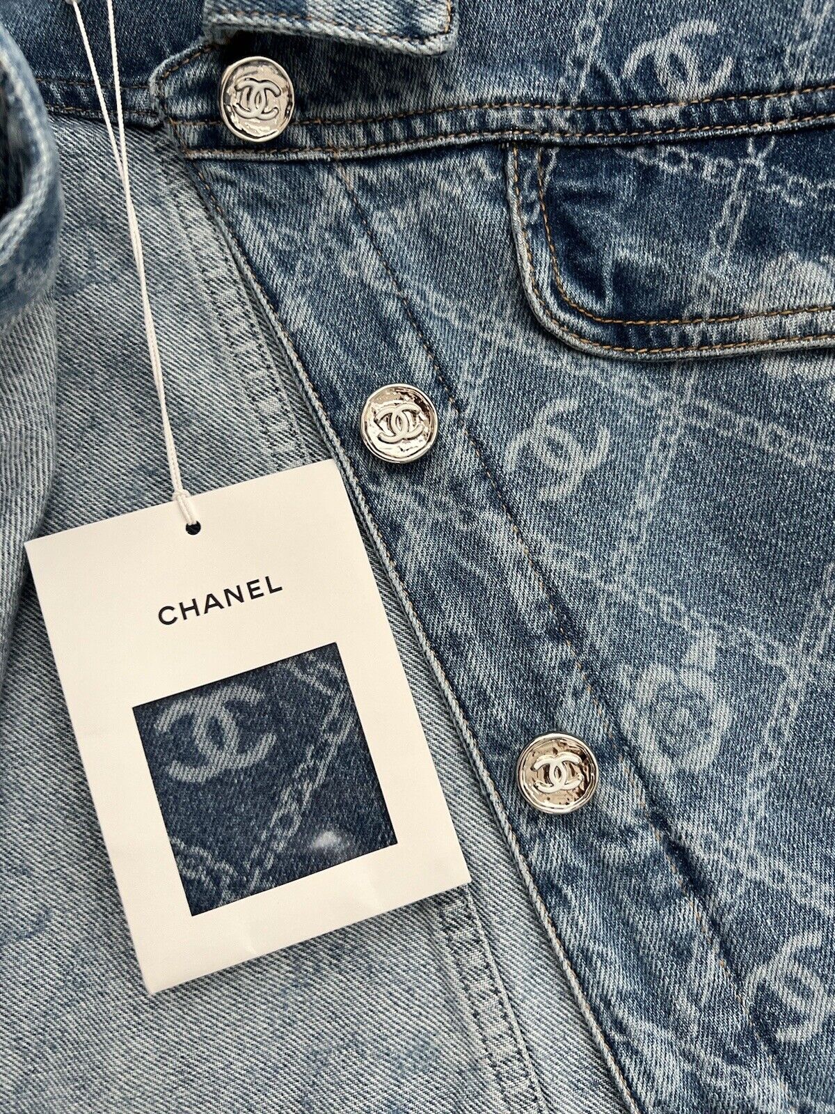 NEW Chanel 23A Blue Jeans Denim Jacket CC Logo camellia Flower Print Size 36