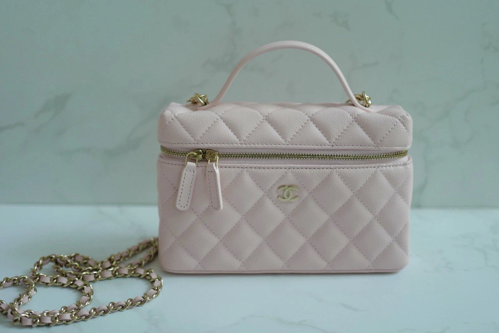 【25C登場バッグ☆】CHANEL LONG VANITY WITH CHAIN 25C登場バッグ☆】CHANEL LONG VANITY WITH CHAIN