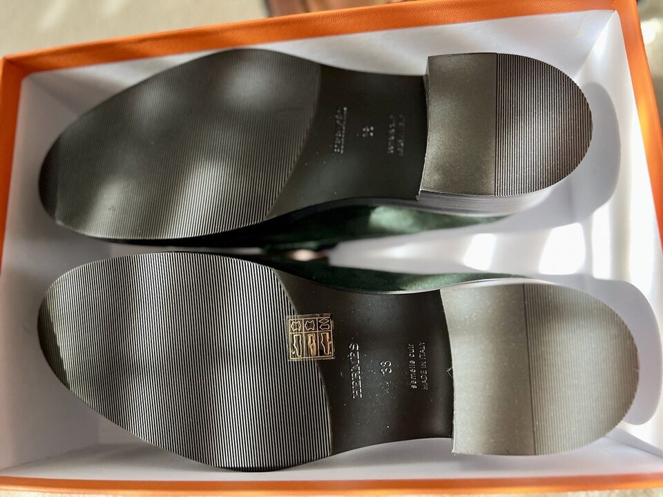 Hermes Hot Loafer In Vert Fonce With Oversized Kelly Buckle 38 BNIB $2K Retail