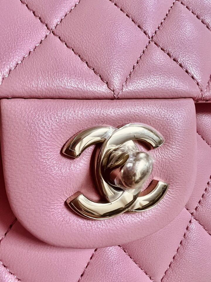 Chanel Classic Flap Bag Medium Rose Sakura Pink 22K Lambskin Champagne Gold HW