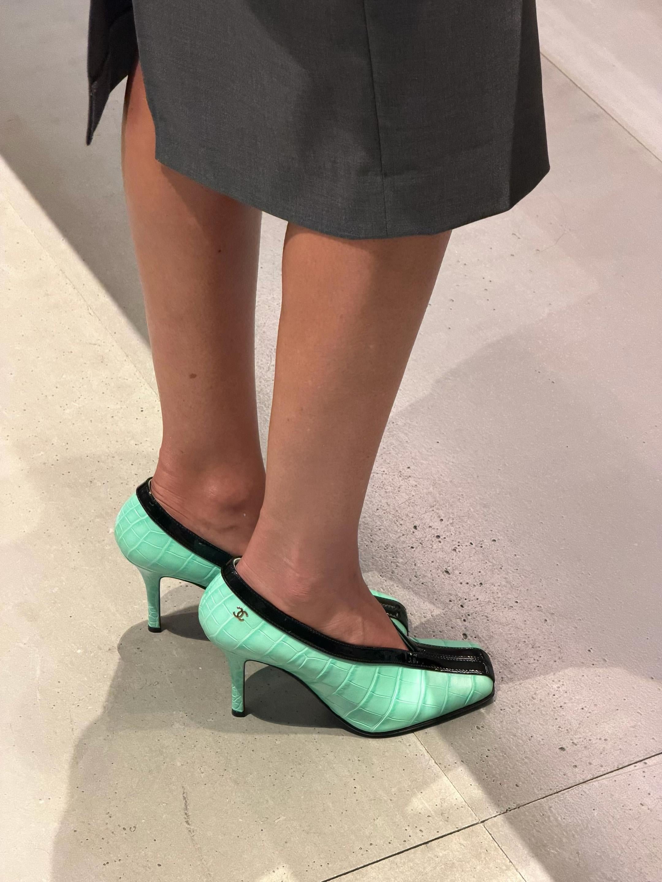 Chanel 26S Pumps Matthieu Blazy's Black/Green Crocodile Embossed Size 38