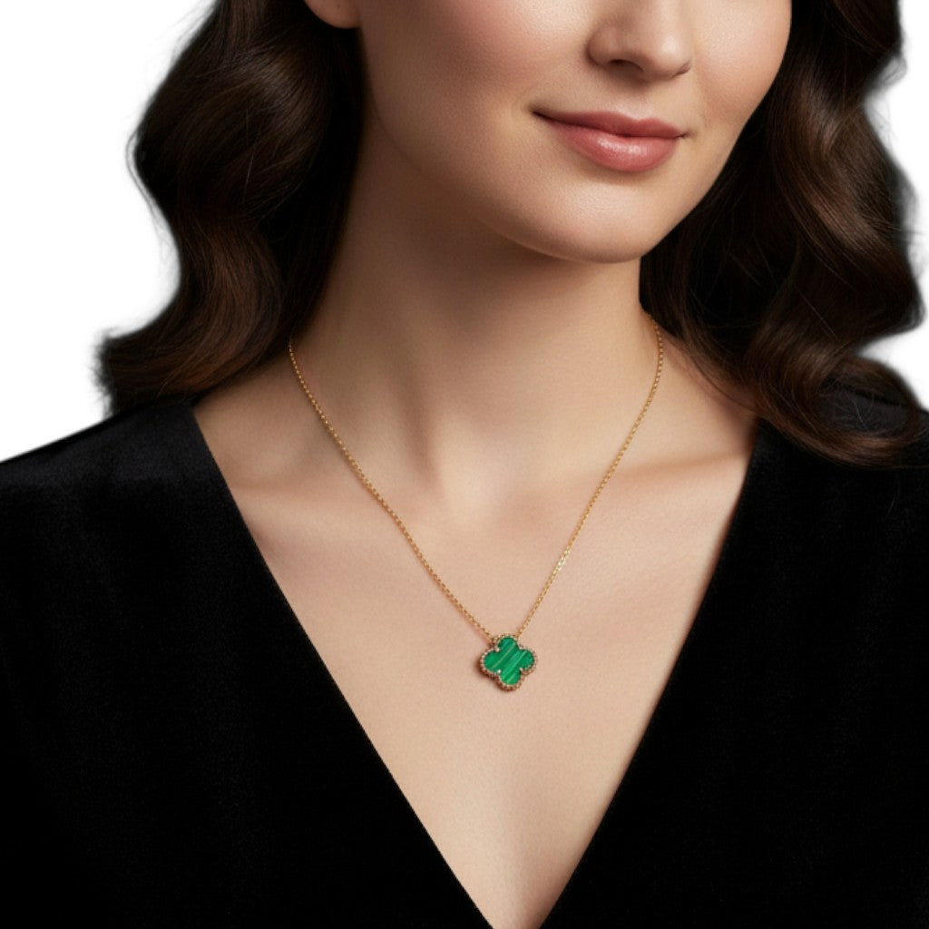 BNIB Van Cleef & Arpels Alhambra Malachite Pendant Necklace in 18K Yel
